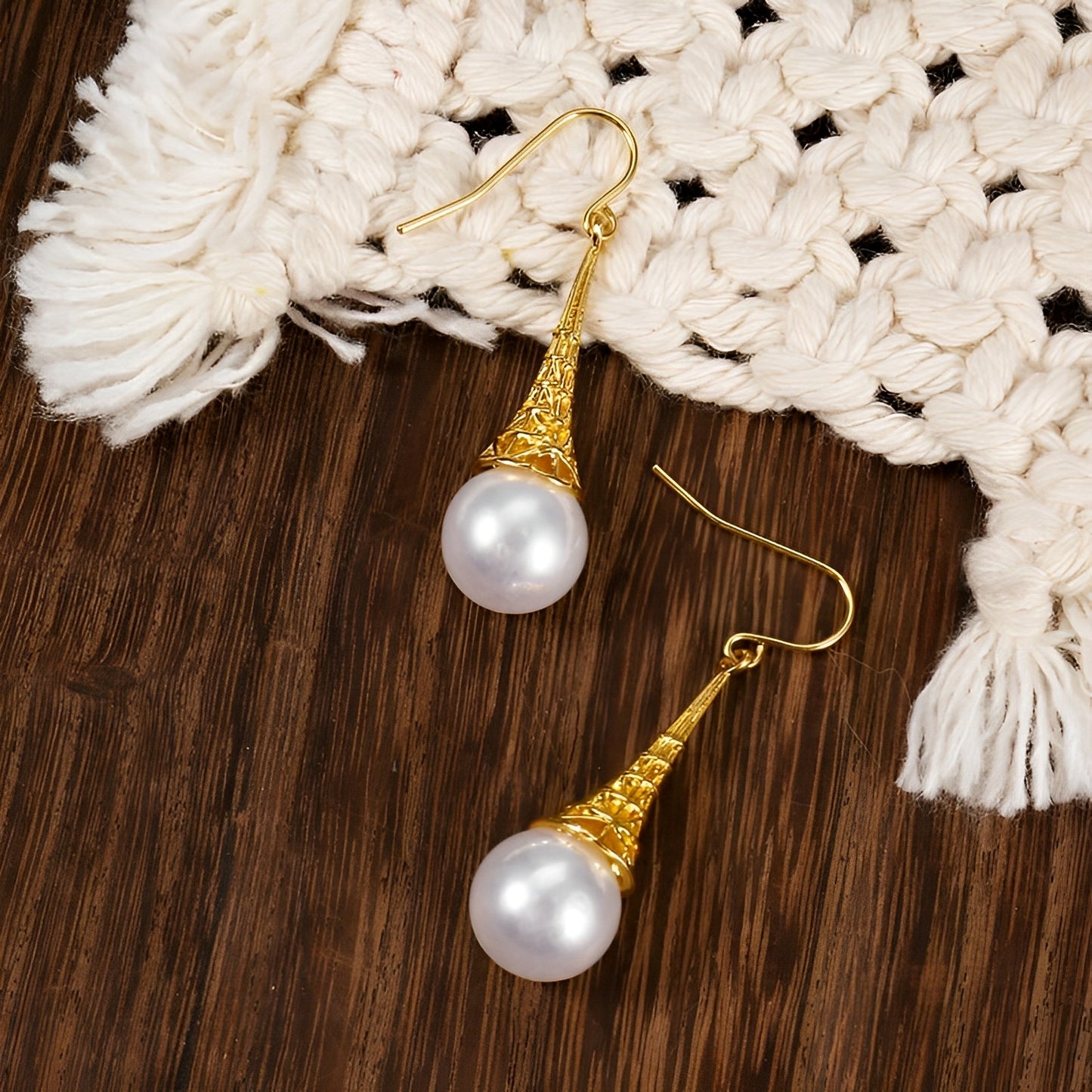 Feliza – Pendientes Vintage Dorados con Perlas Colgantes