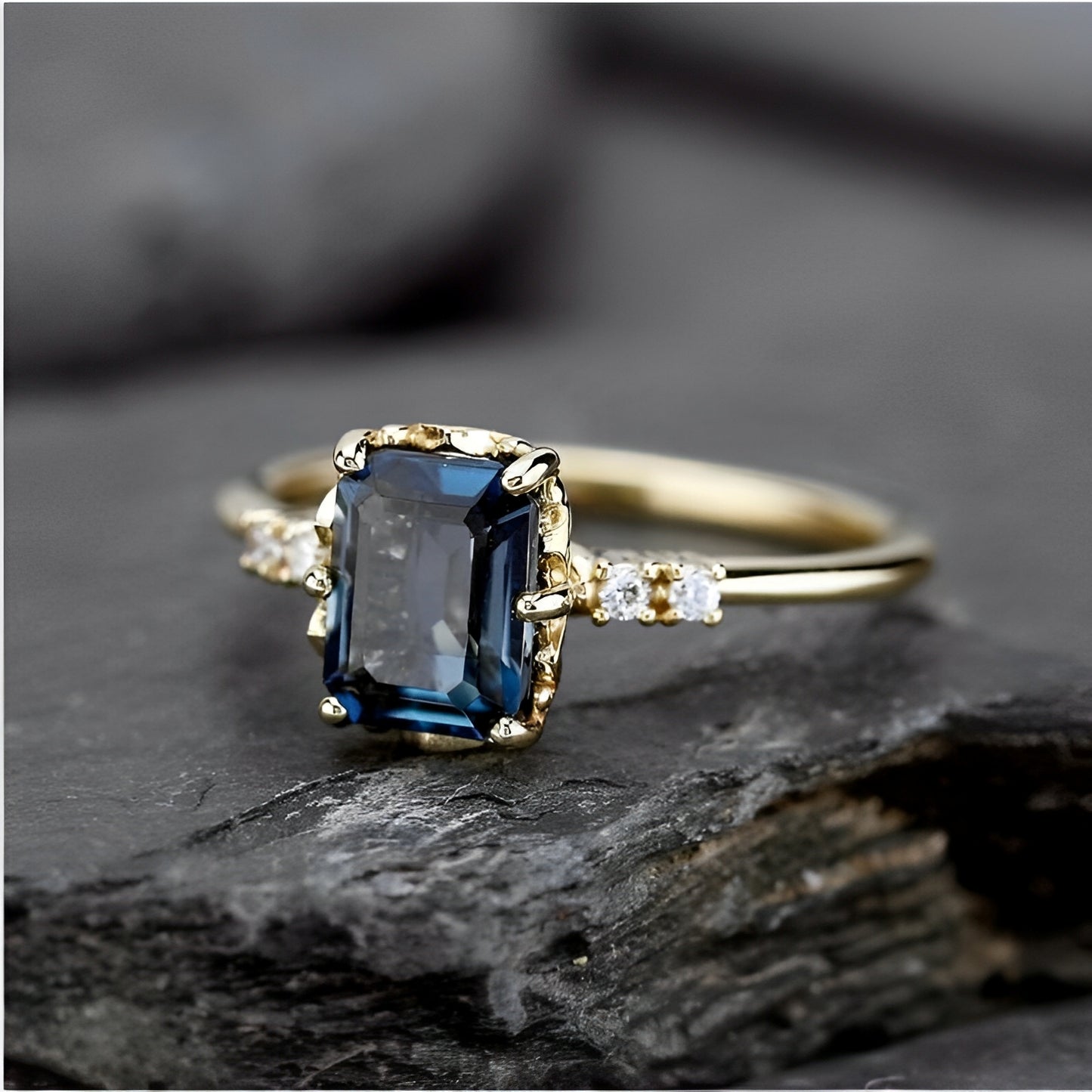 Celeste – Anillo Dorado Vintage con Cristal Azul
