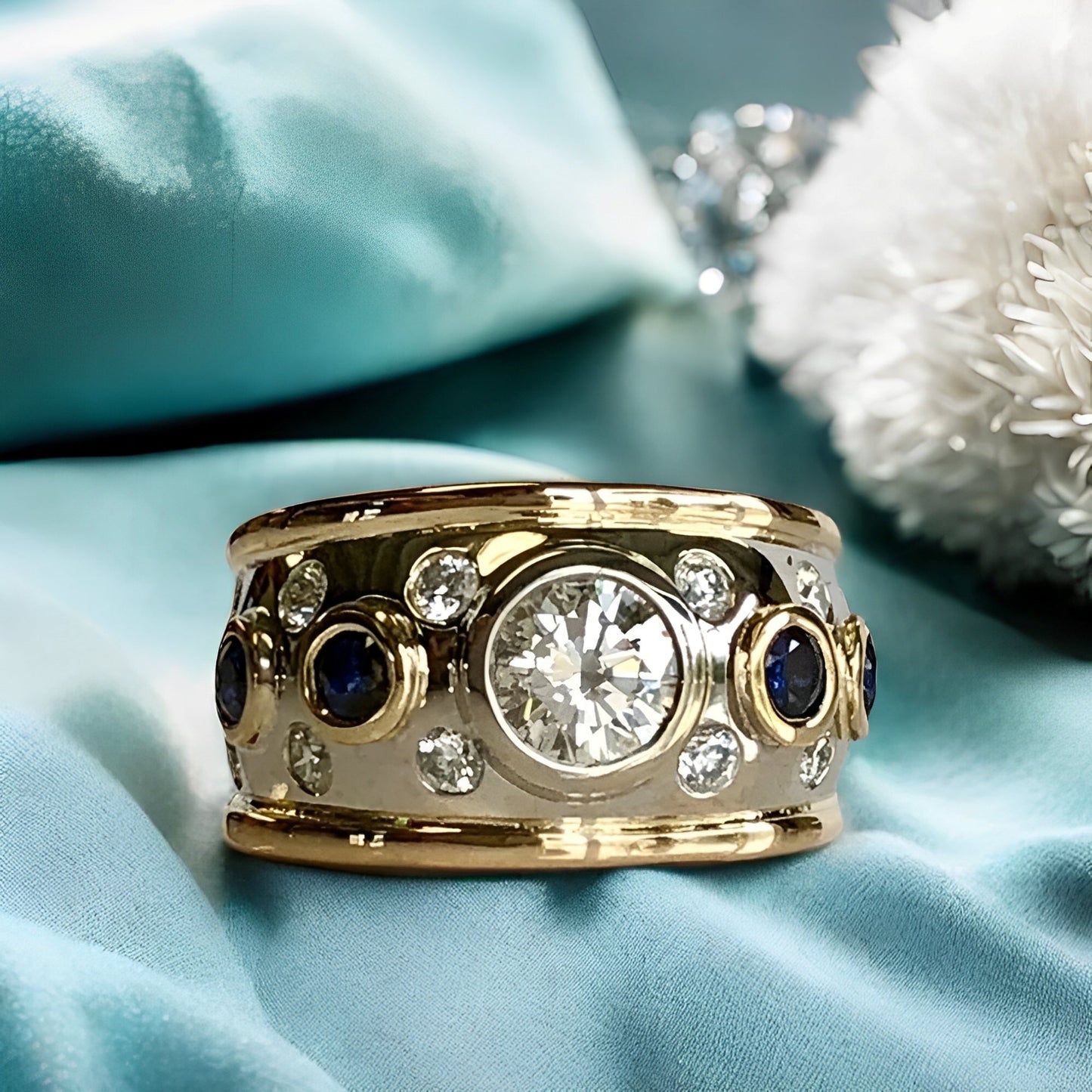 Sierra – Anillo Dorado Vintage con Circonita Incrustada