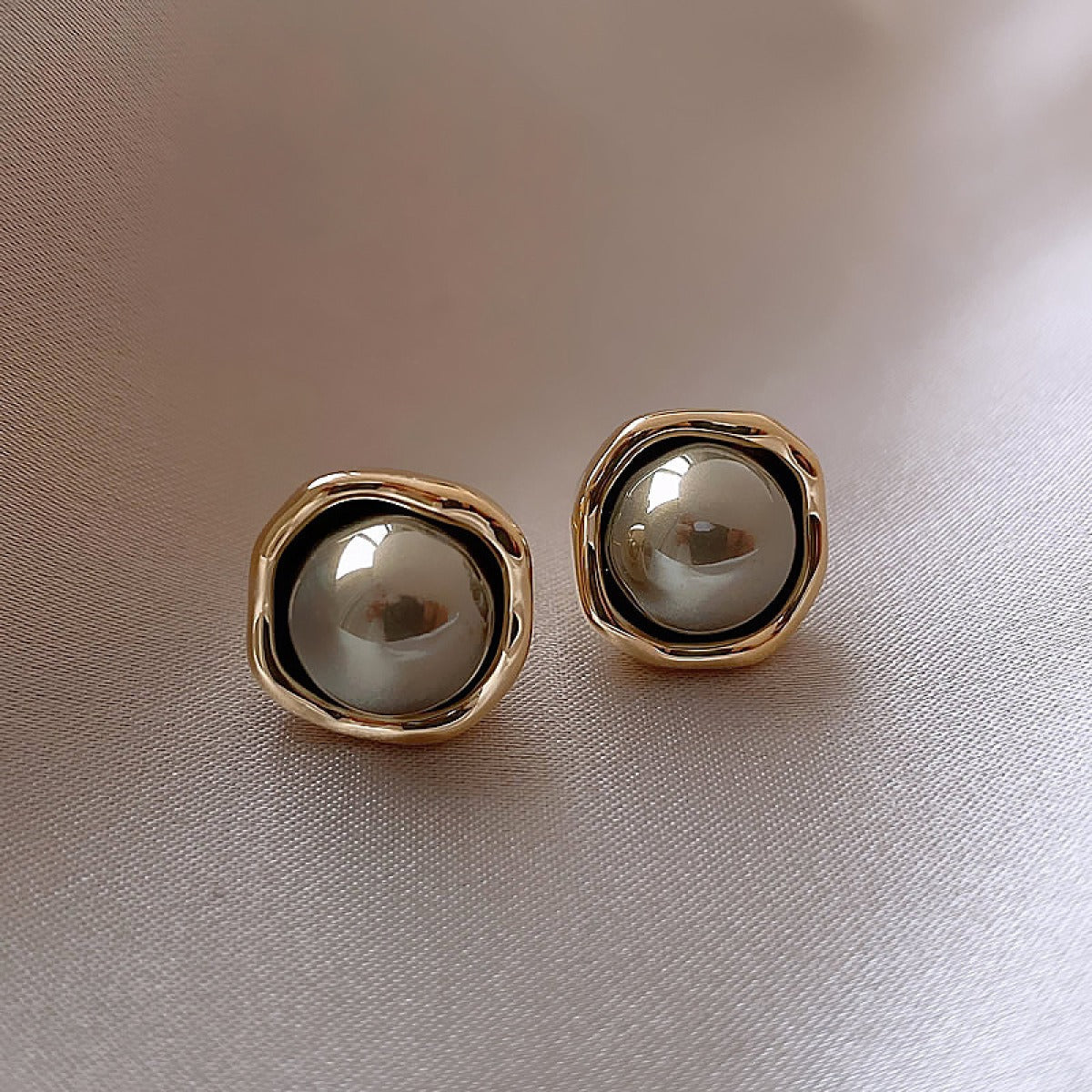 Zina – Criollas en Perlas Negras Elegantes