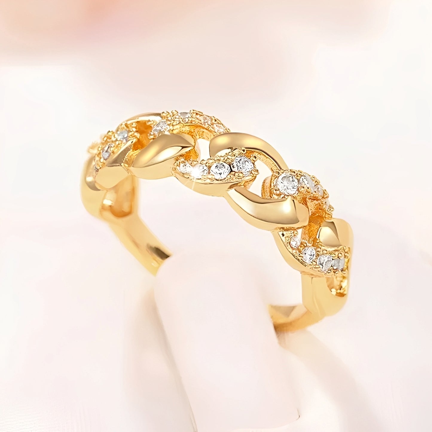 Elena – Anillo de Compromiso Elegante en Oro