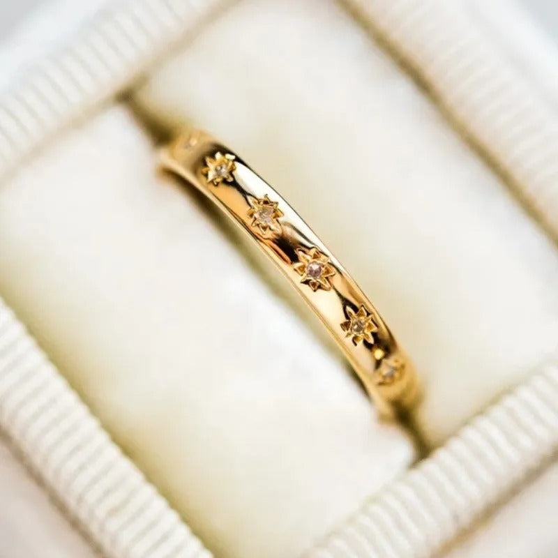 Zaynah – Anillo Vintage Dorado con Circonio