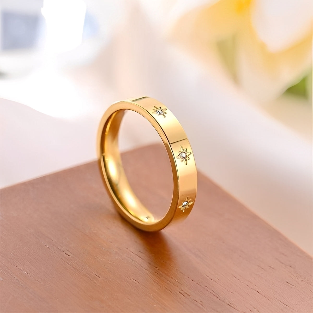 Nova – Anillo Dorado Estrellas Brillantes