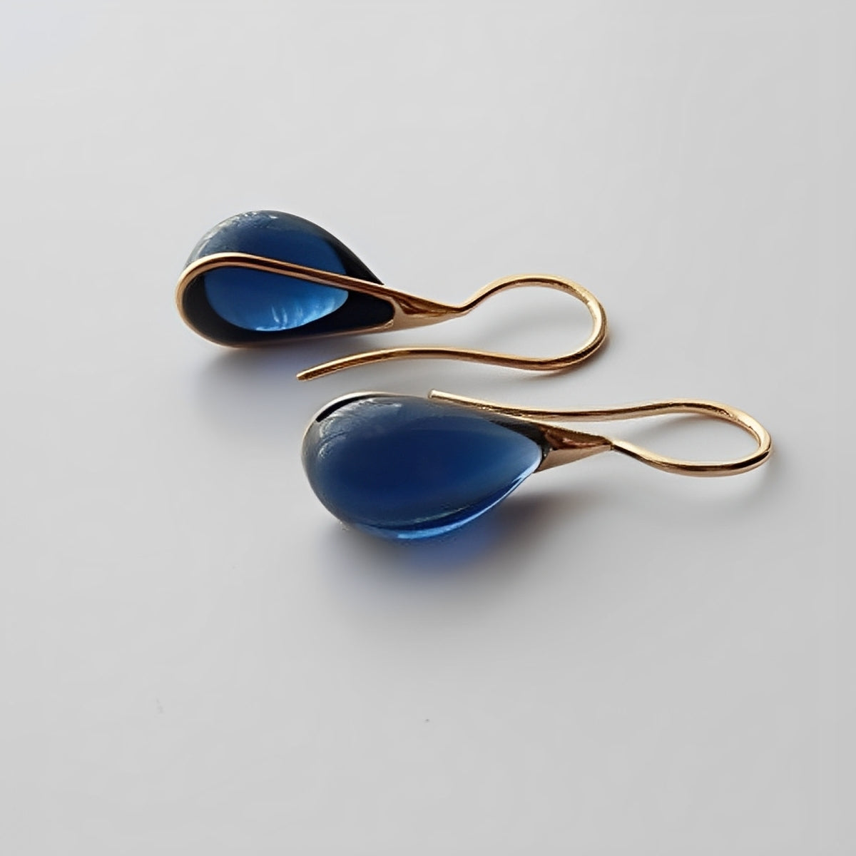 Karen – Pendientes de Cristal Dorado y Plateado