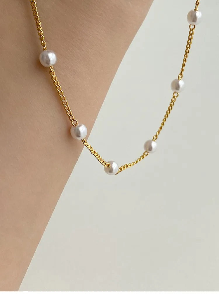 Yvaine – Collar de Perla con Acabado Dorado