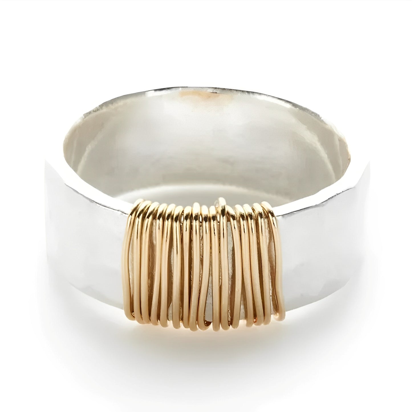 Leira – Anillo Plateado Vintage con Detalles Dorados en Hilo