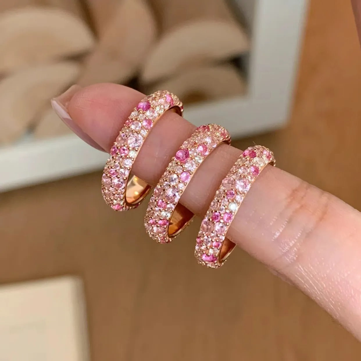 Zen – Anillo Apilado Pavimentado de Diamantes