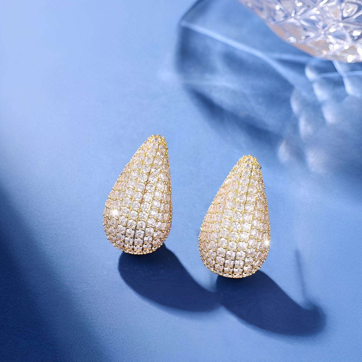 Elly – Pendientes de Botón de Zirconio y Cobre