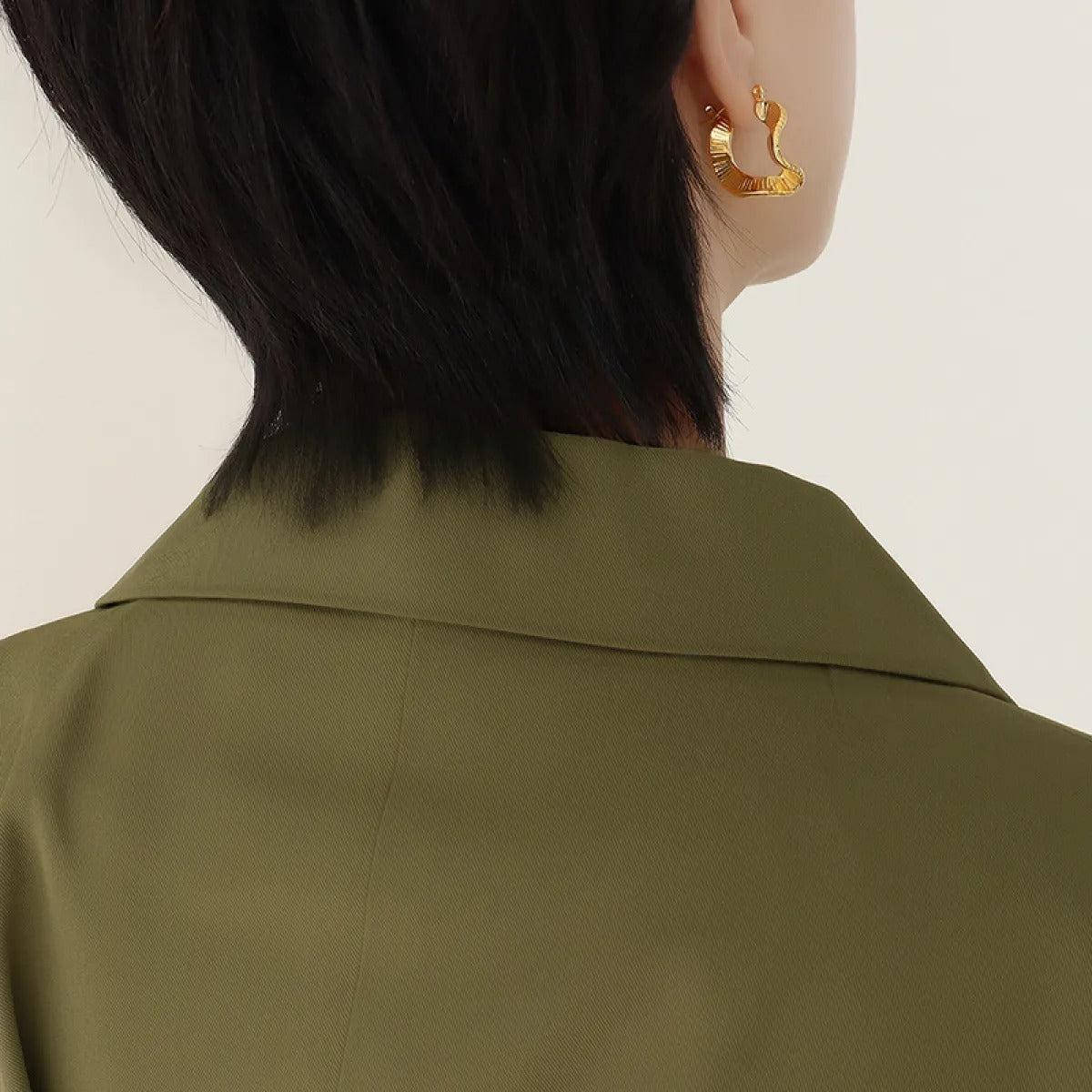 Alba – Pendientes Ondulados en Acero Titanio