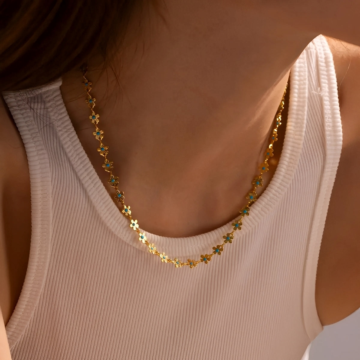 Daphne – Collar Dorado Margarita Vintage