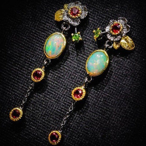 Zyra – Pendientes Boho con Ópalo y Circonita Roja