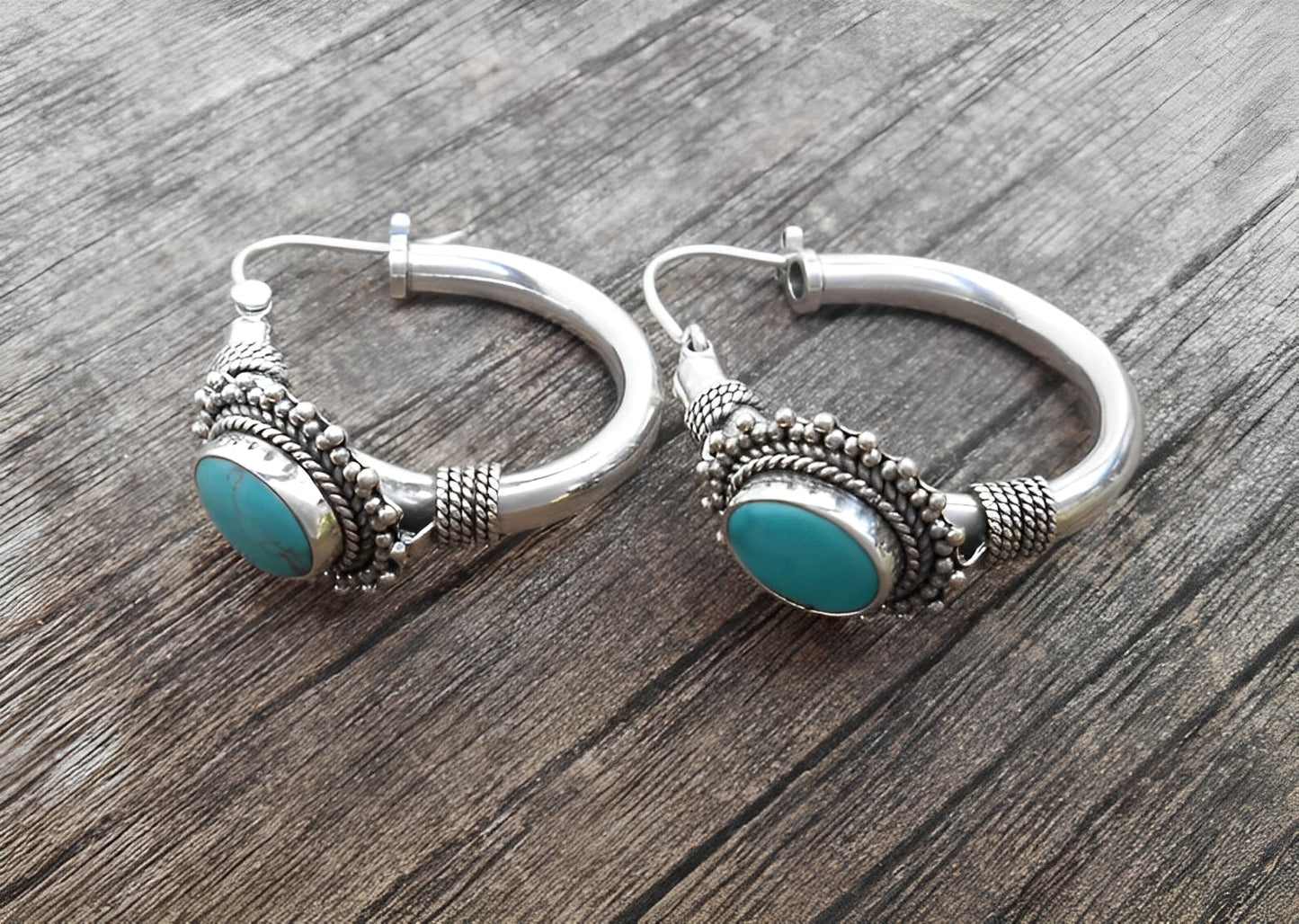 Hiraya – Pendientes Vintage con Piedra Turquesa