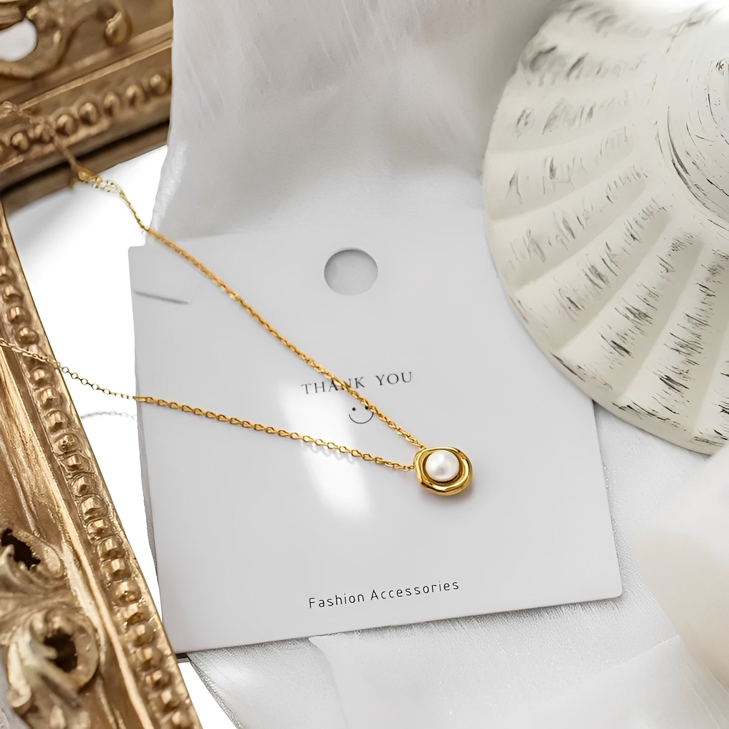 Zeph – Collar de Perlas de Agua Salada con Baño de Oro