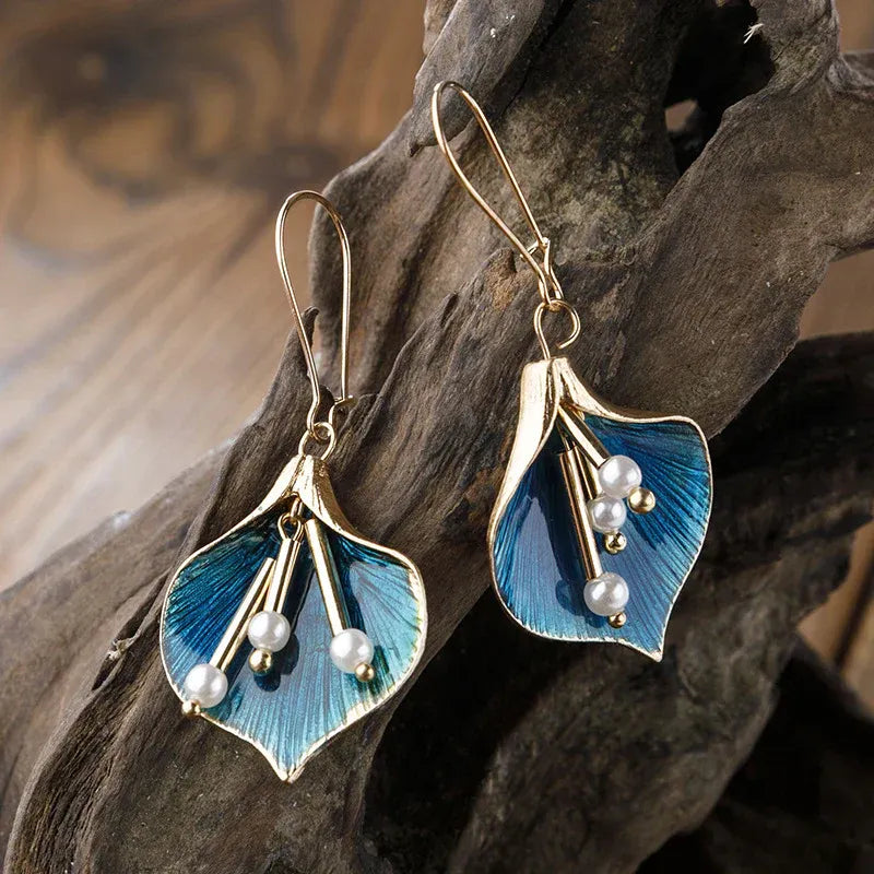 Yara – Pendientes Lotus Azul en Plata Vintage
