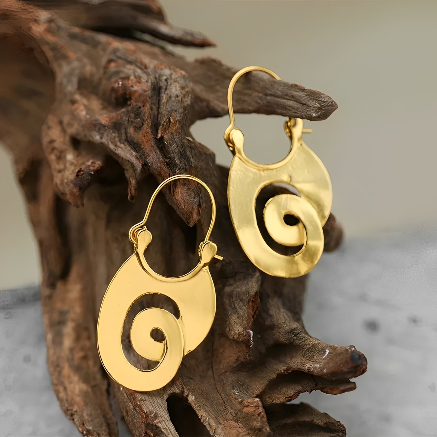 Selene – Pendientes Vintage con Diseño en Espiral