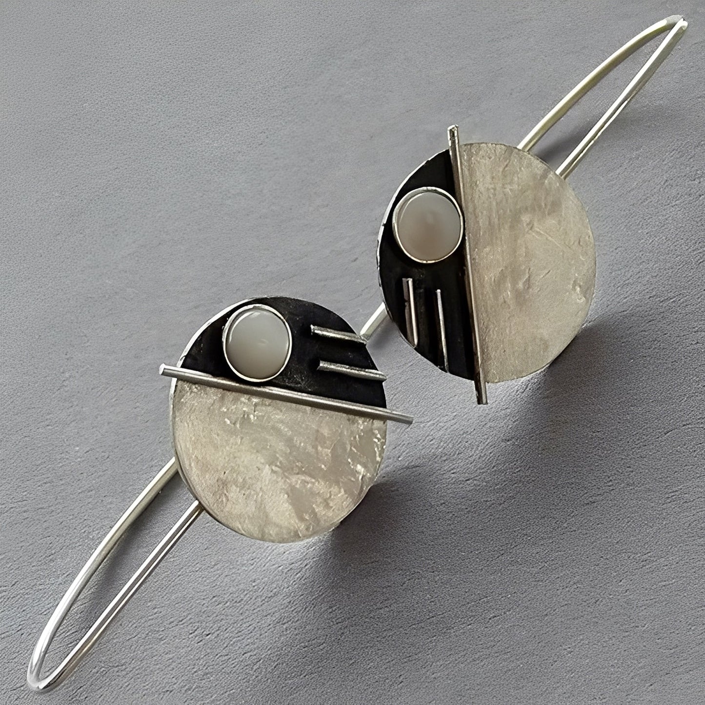 Arcy – Pendientes Retro en Ópalo Blanco