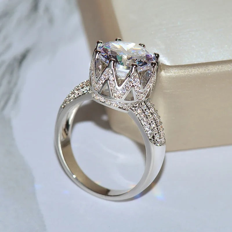 Herna – Anillo Elegante en Topacio Blanco 8ct
