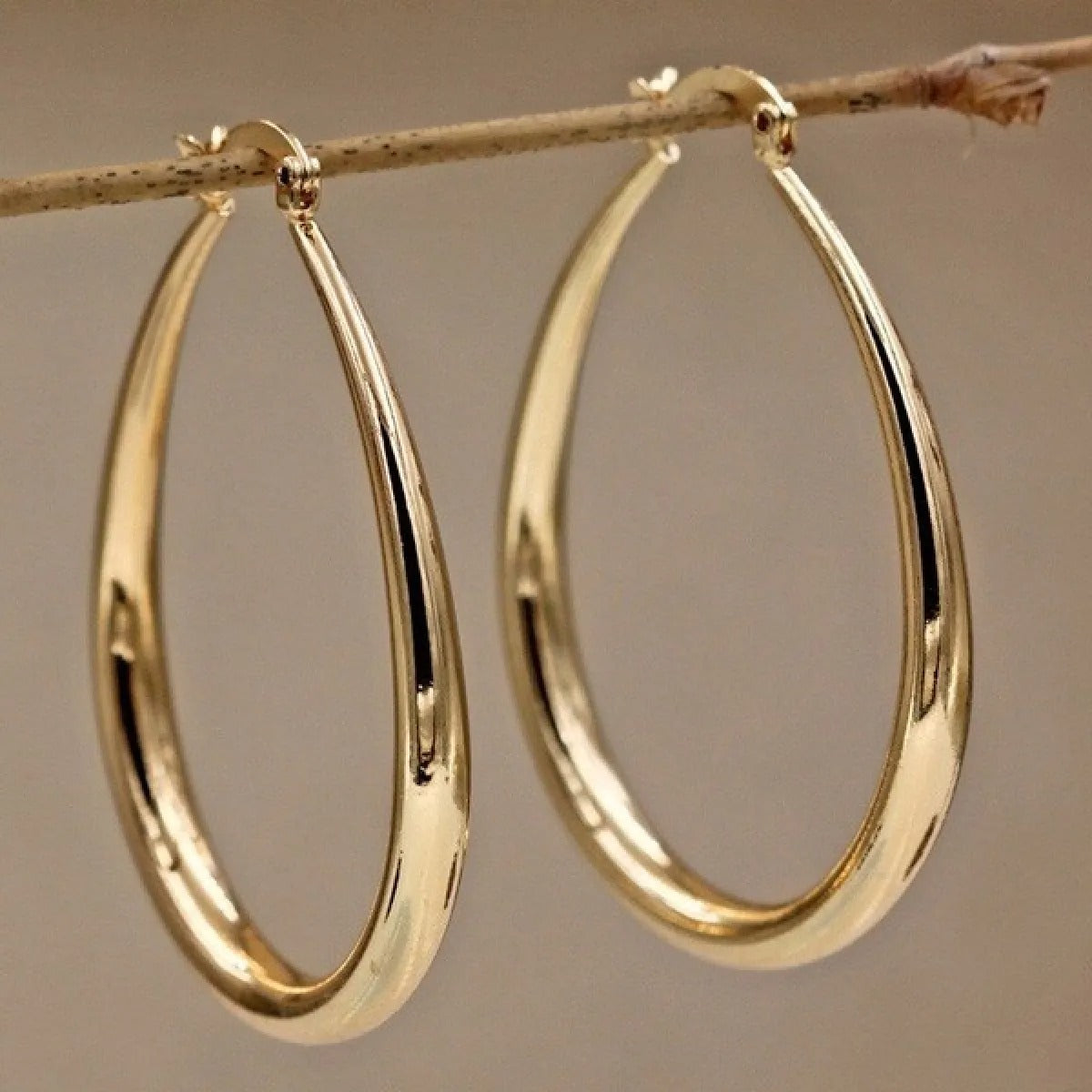 Claire - Aros Dorados de Estilo Vintage