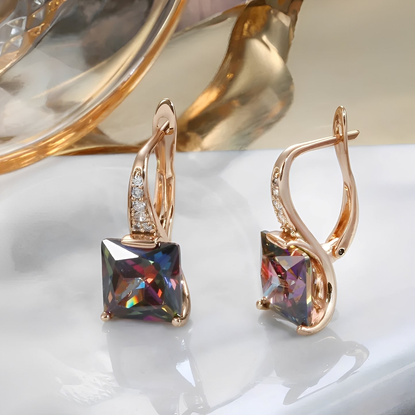 Celina – Aros Dorados con Circonitas de Colores