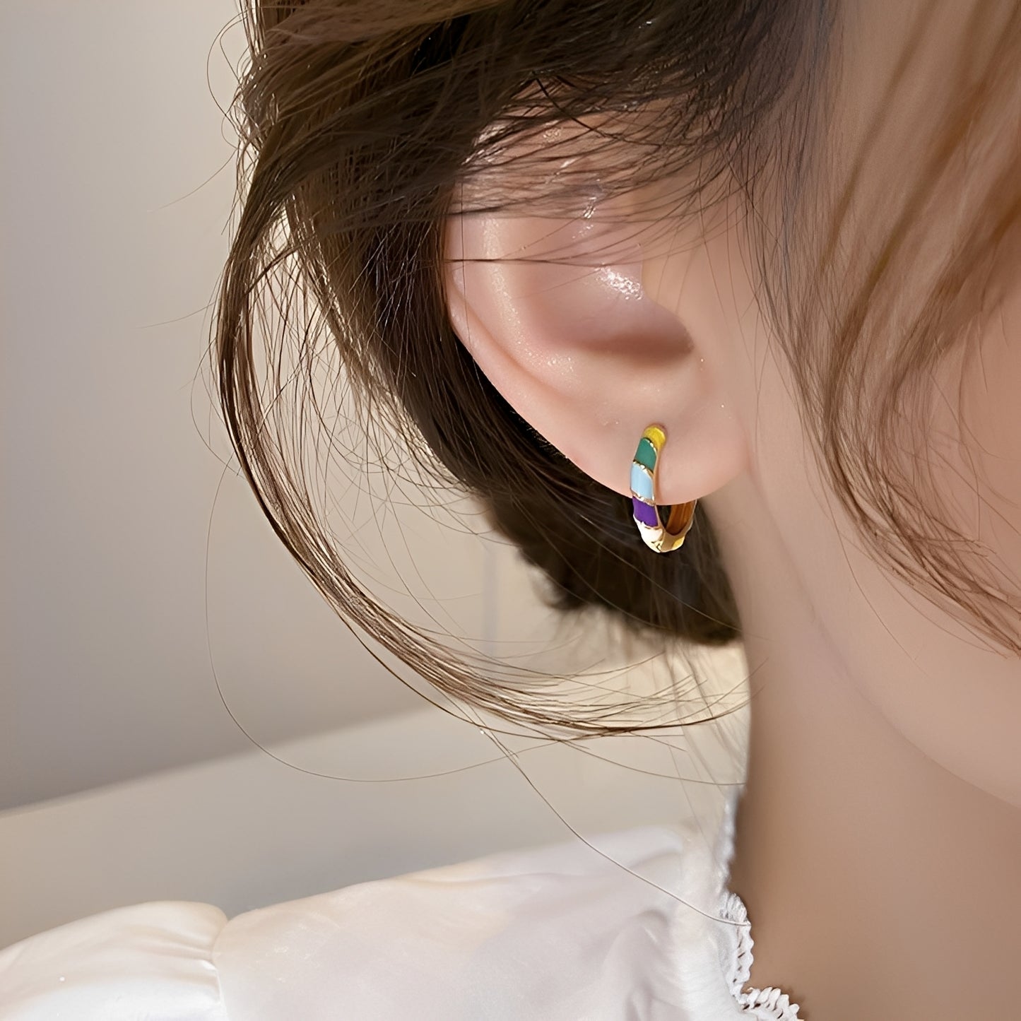 Sofia – Pendientes Elegantes de Oro con Esmalte Multicolor