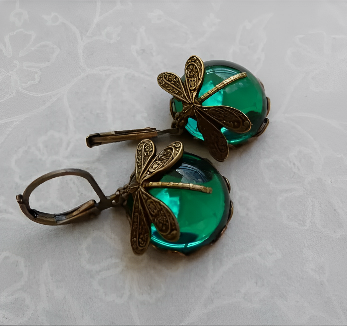 Elowen – Pendientes Libélula Doradas Estilo Antiguo
