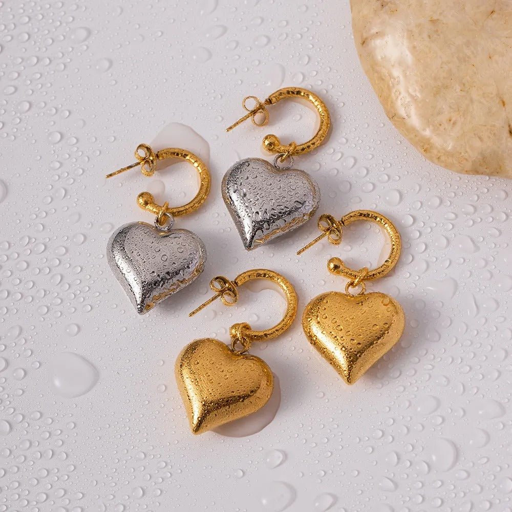 Liza – Pendientes Colgantes Corazones Dorados
