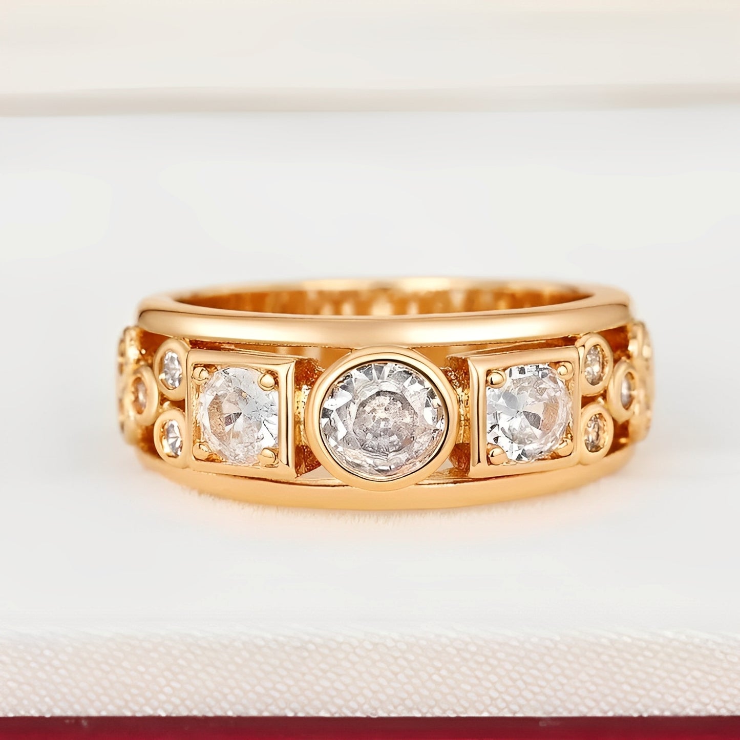 Claribel – Anillo Vintage Dorado con Circonitas