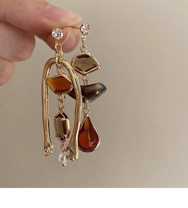 Iris – Pendientes Colgantes Asimétricos Mano & Piedras