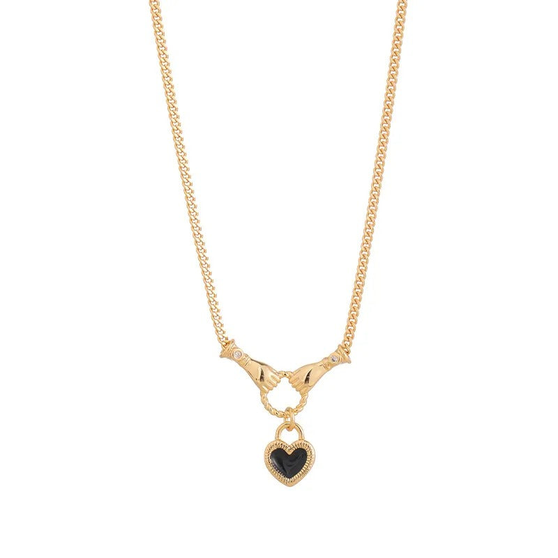 Amara – Collar Colgante Corazón Manos