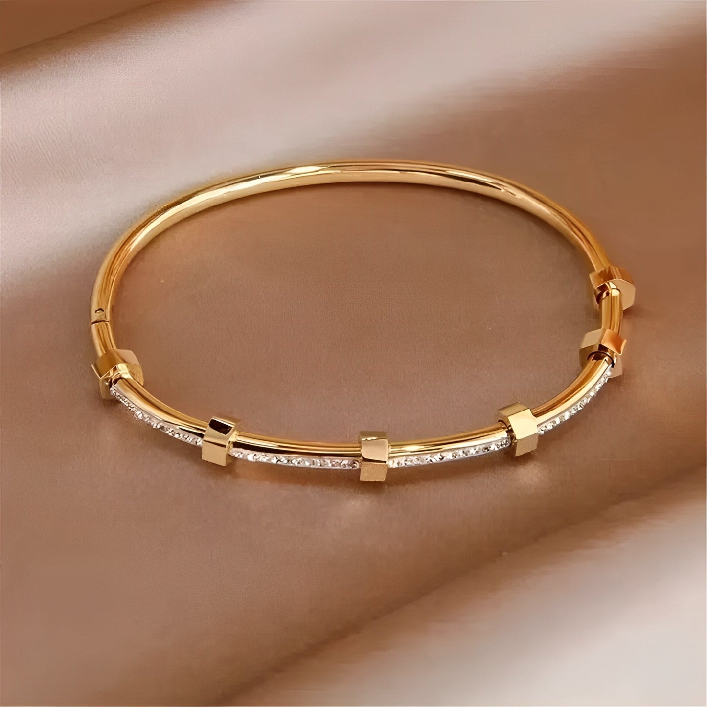 Elsa - Pulsera Refinada en Oro Dorado