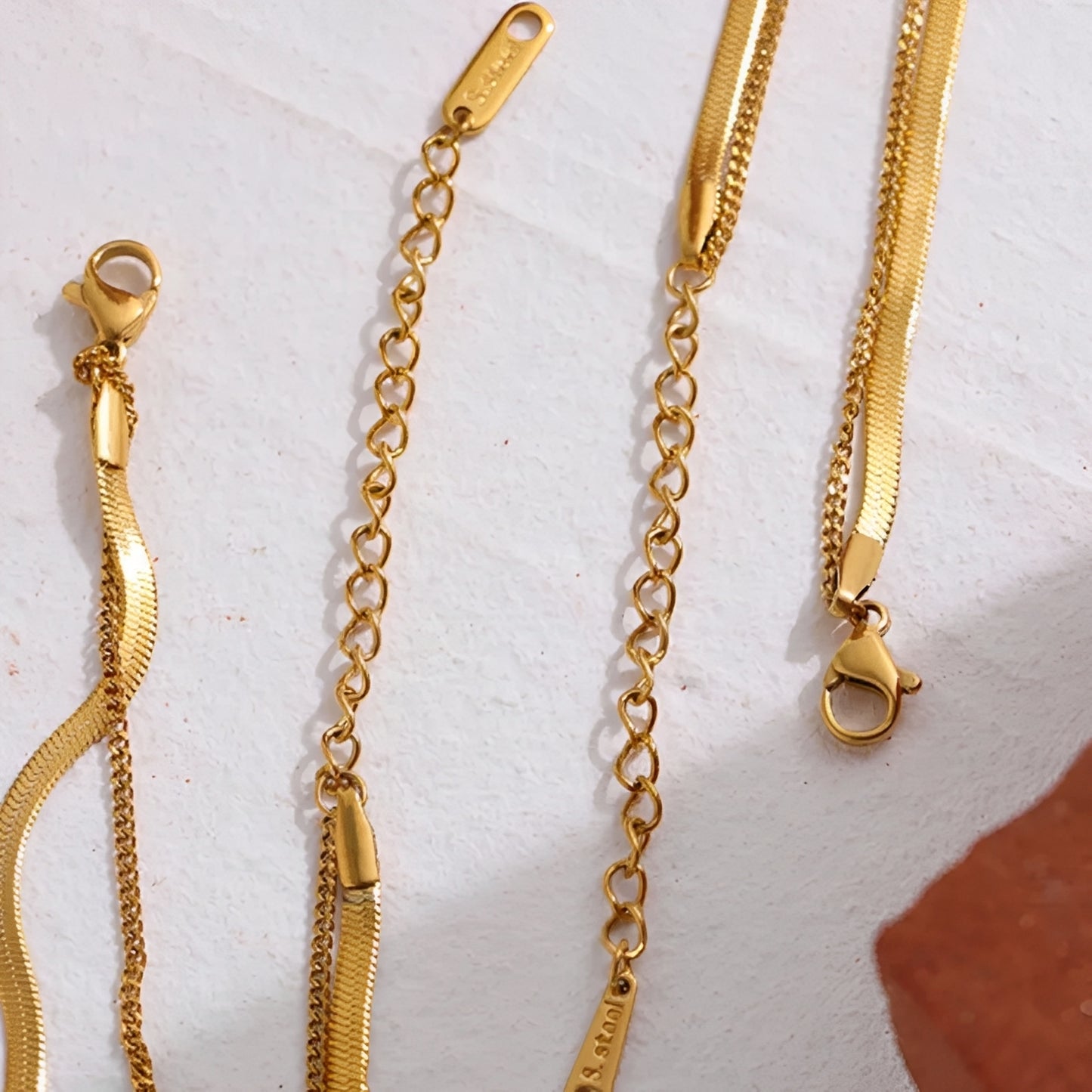Elina – Collar con Colgante Cuadrado de Cristal Brillante