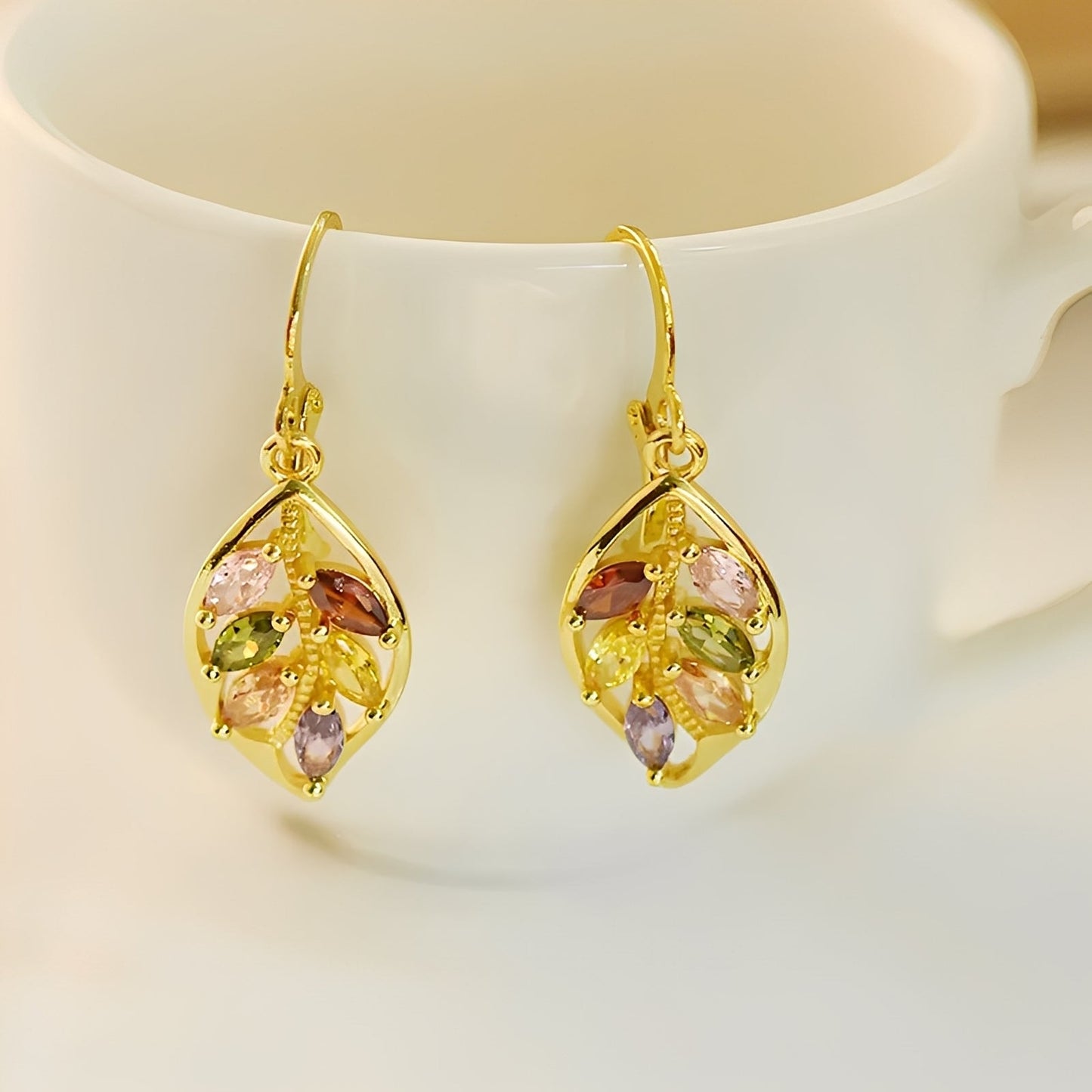 Kiarra – Pendientes Vintage Oro & Zirconio