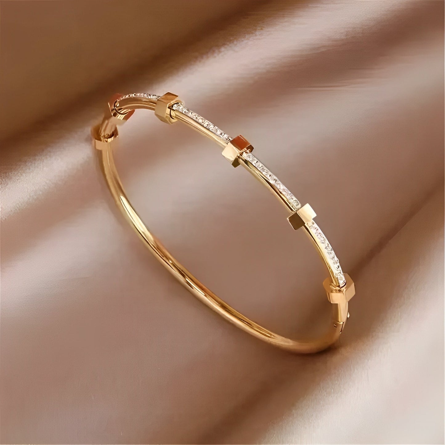 Elsa - Pulsera Refinada en Oro Dorado