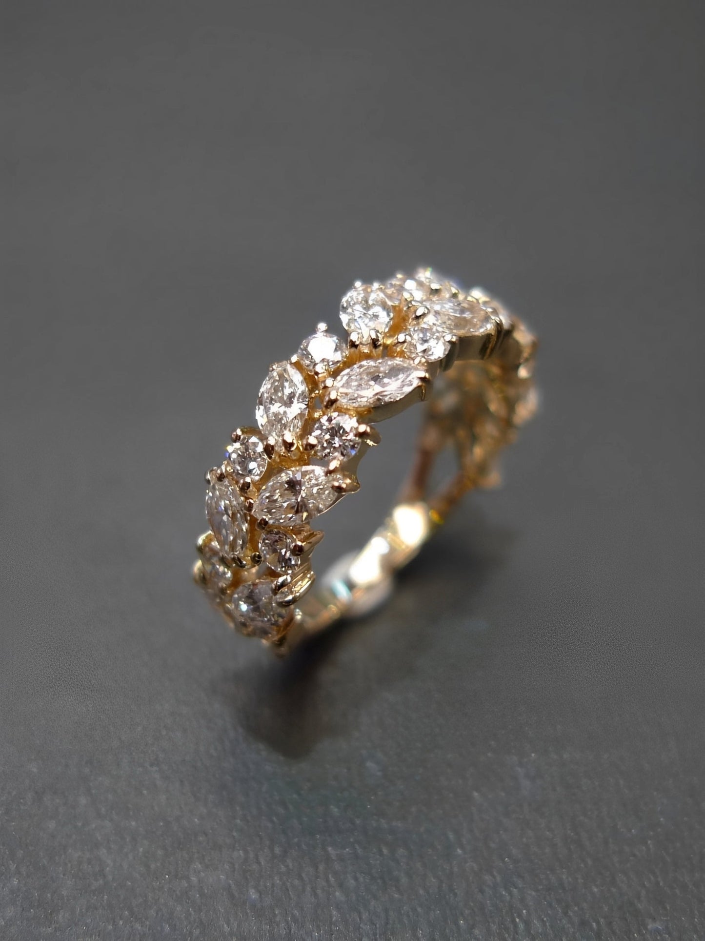 Aeliana – Anillo Vintage Dorado Brillante