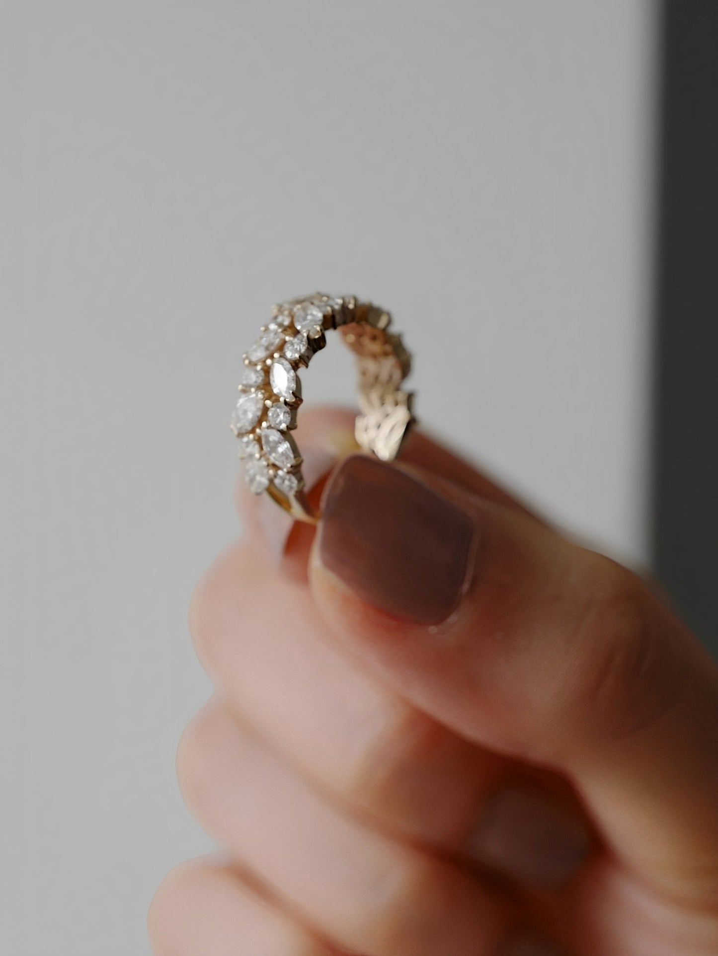 Aeliana – Anillo Vintage Dorado Brillante