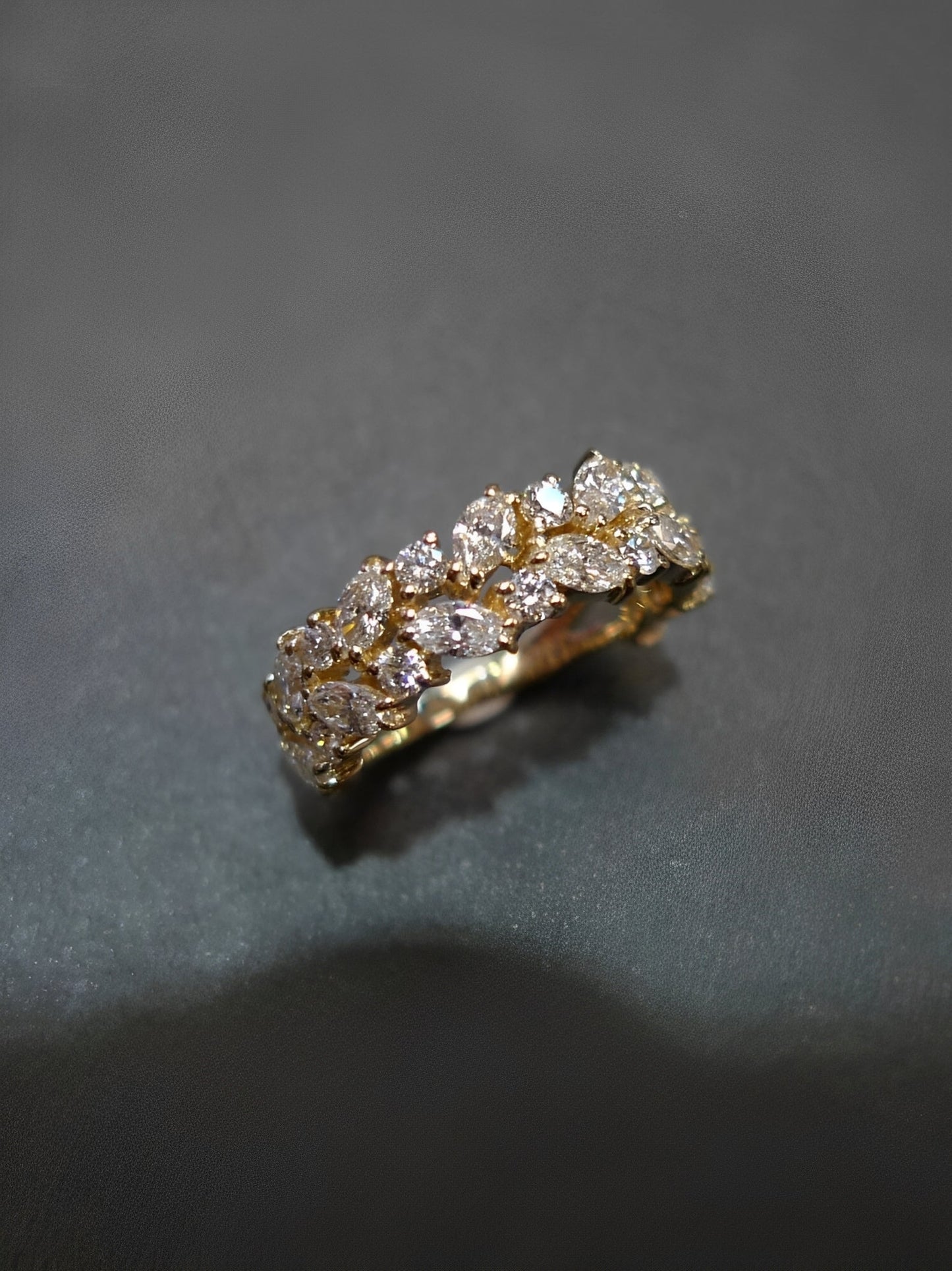 Aeliana – Anillo Vintage Dorado Brillante