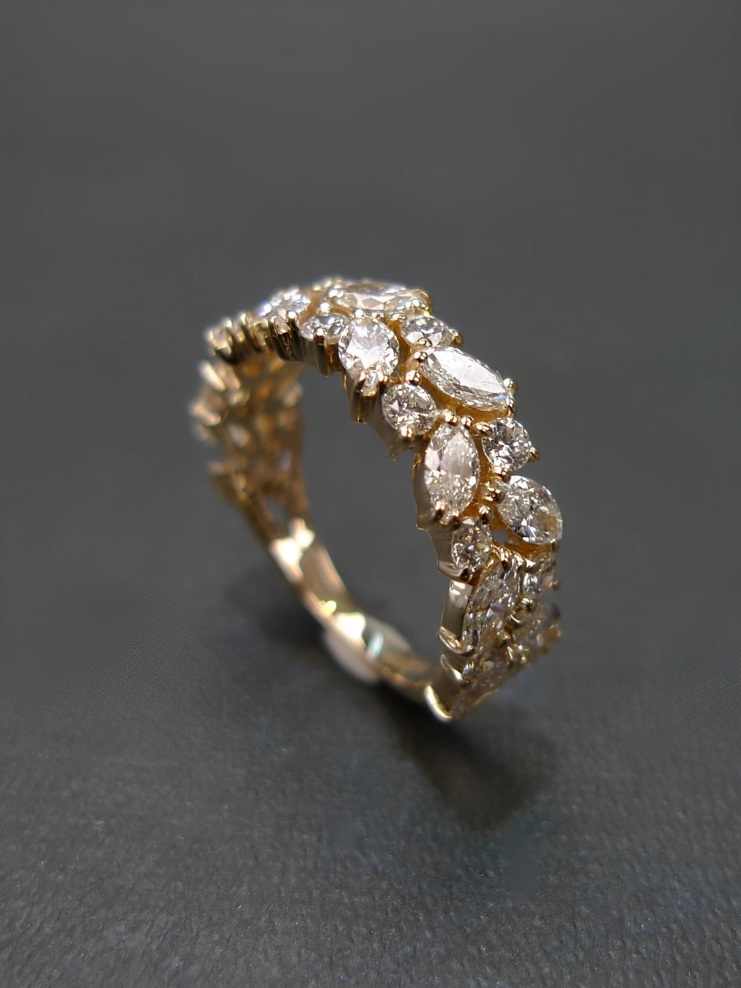 Aeliana – Anillo Vintage Dorado Brillante