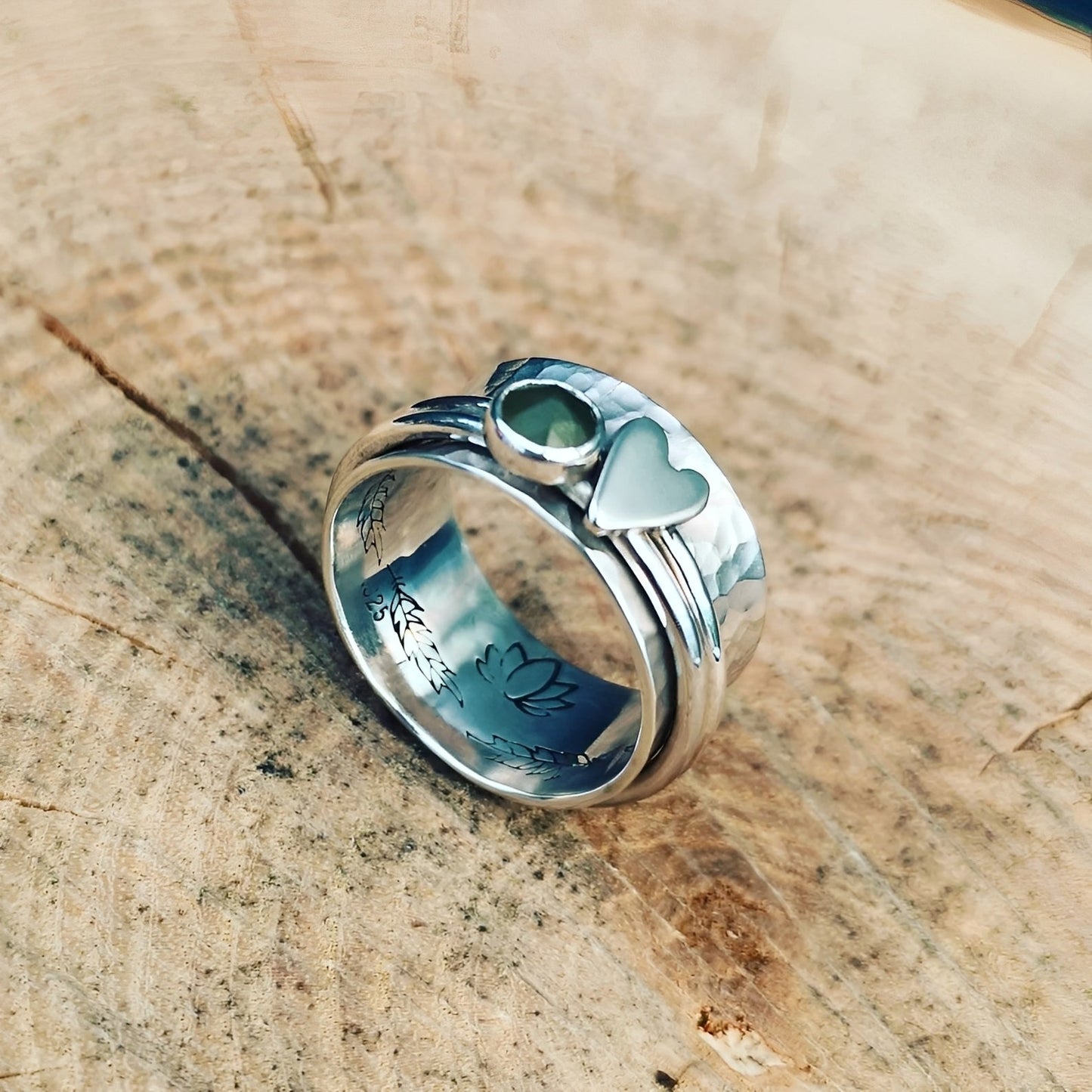 Maely – Anillo Corazón Plateado Estilo Retro