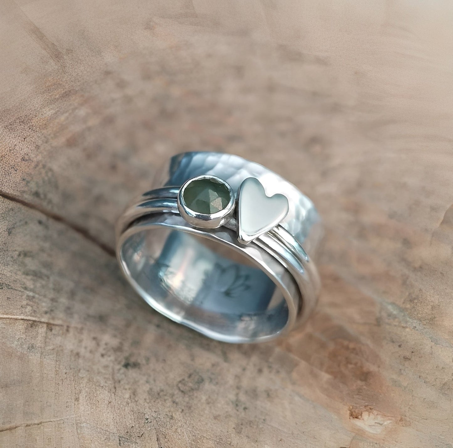 Maely – Anillo Corazón Plateado Estilo Retro