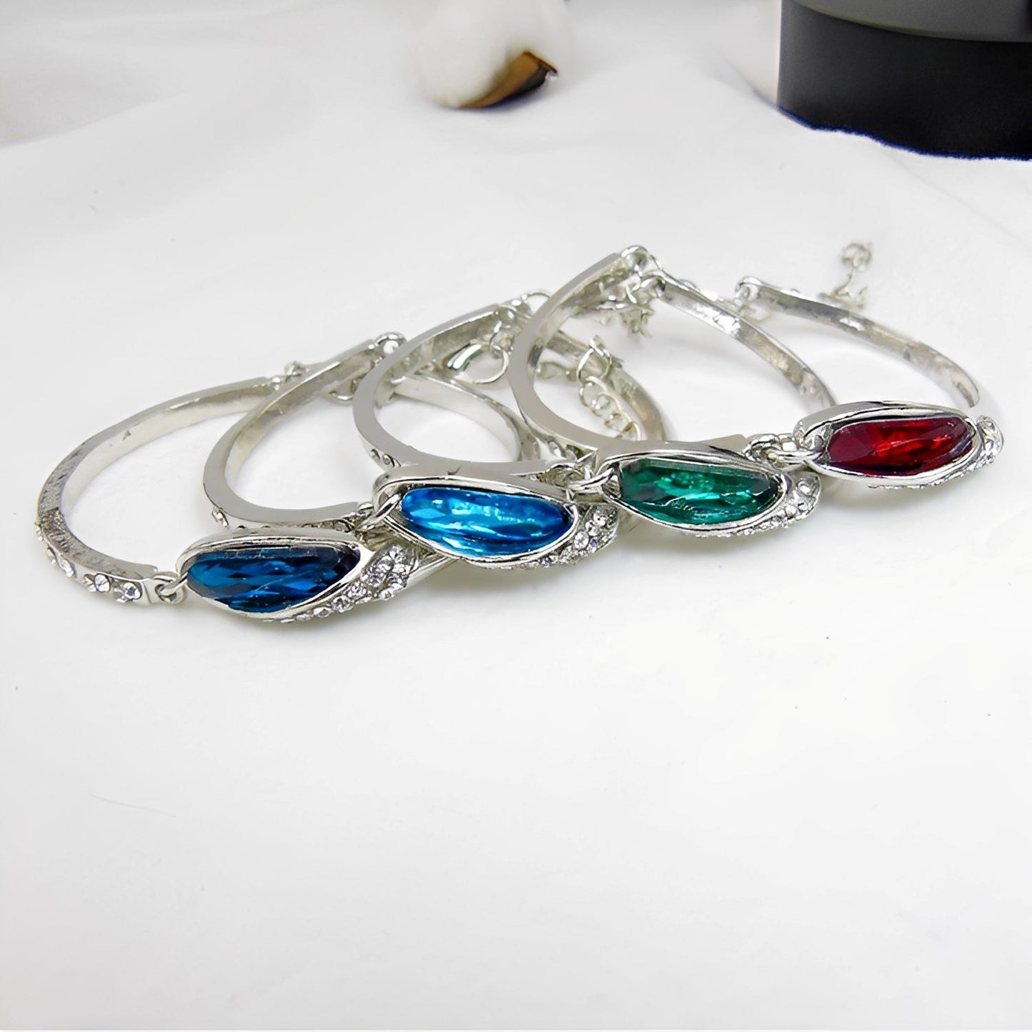 Miku – Pulsera Elegante Adornada con Zafiros