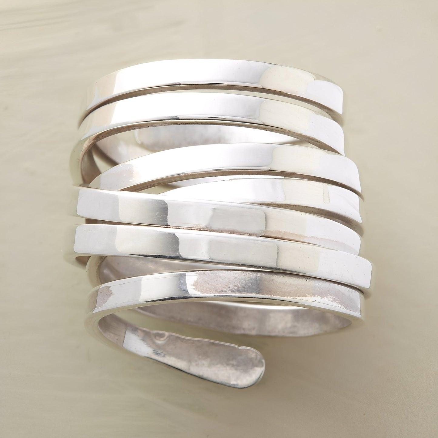 Trina – Anillo Grueso en Plata Vintage