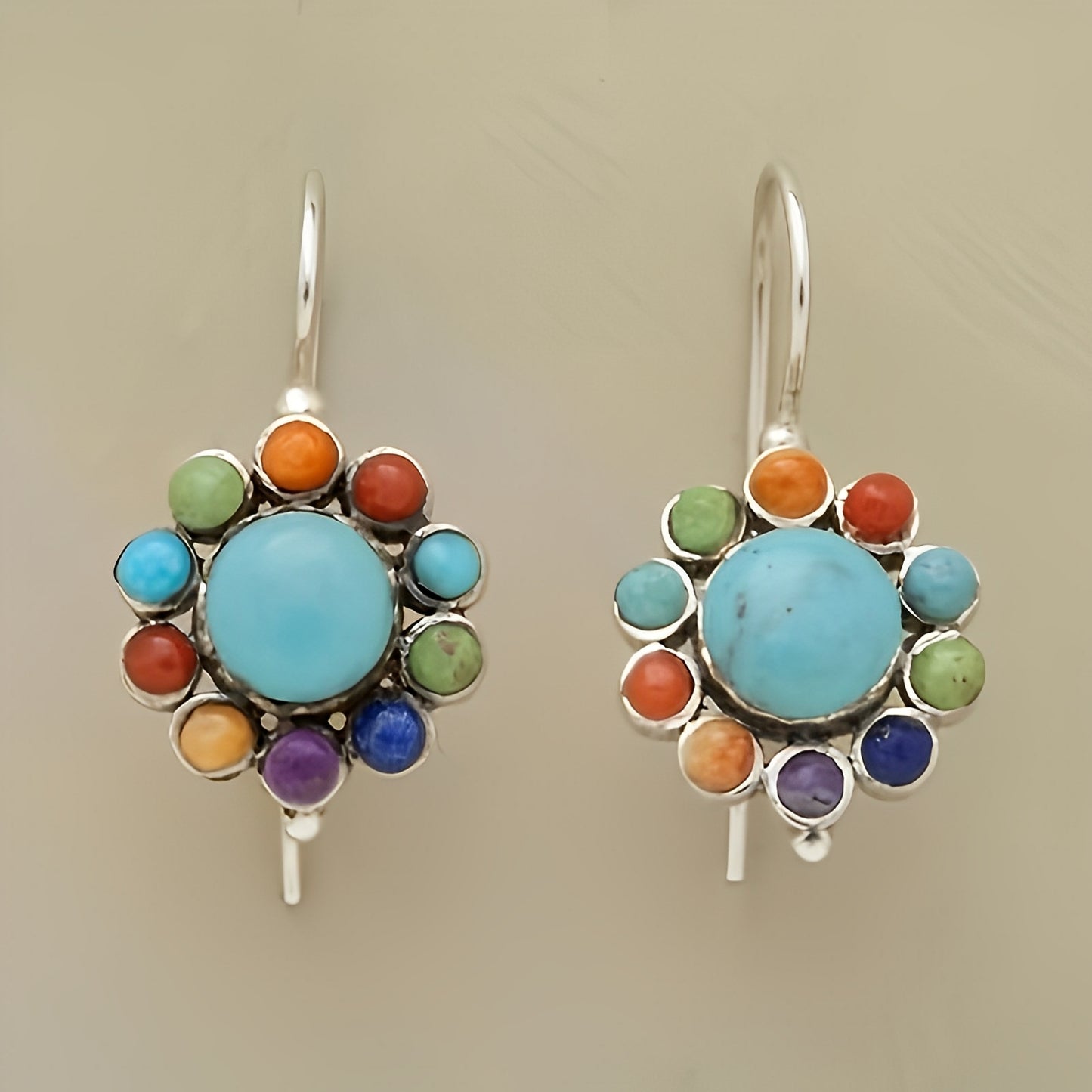 Yara – Pendientes Redondos con Turquesas Multicolor