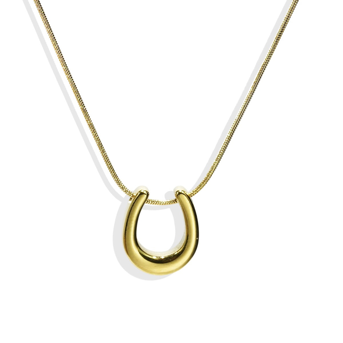 Caitlin – Collar Herradura Dorada Amuleto de la Suerte