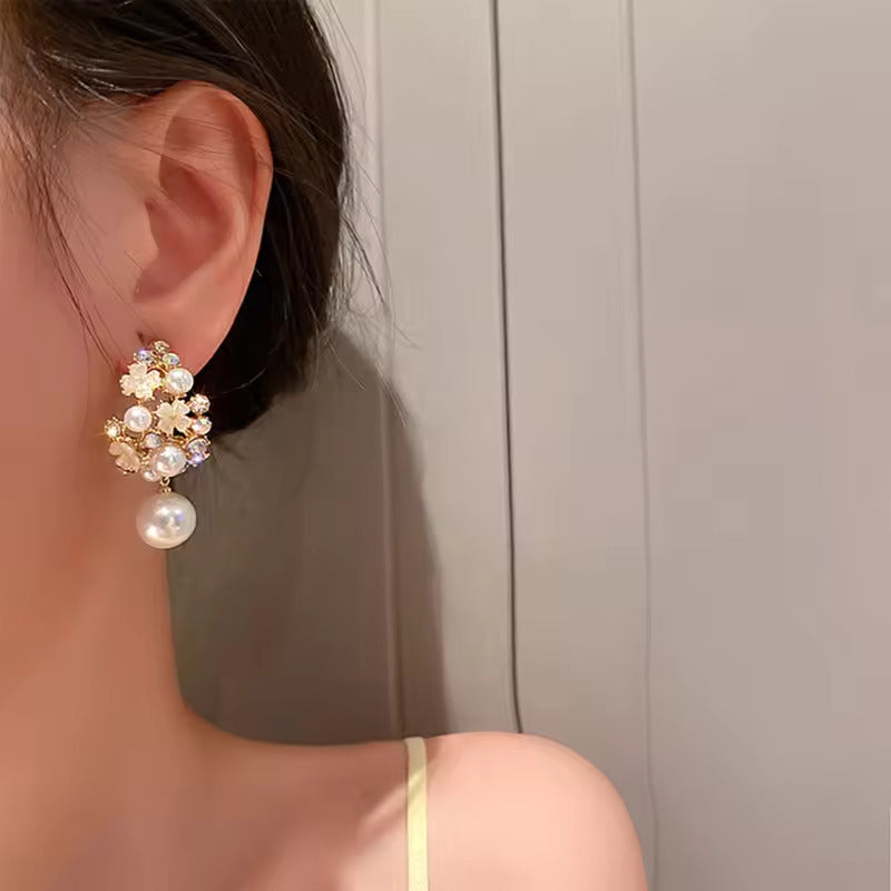 Kaori – Pendientes Flor Elegante y Perla