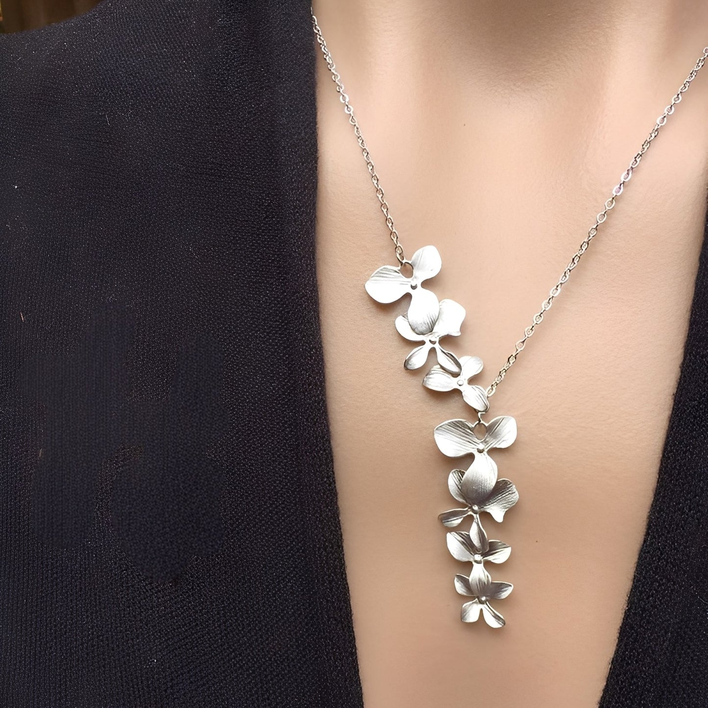 Sylvaine – Collar Flor Antigua en Plata