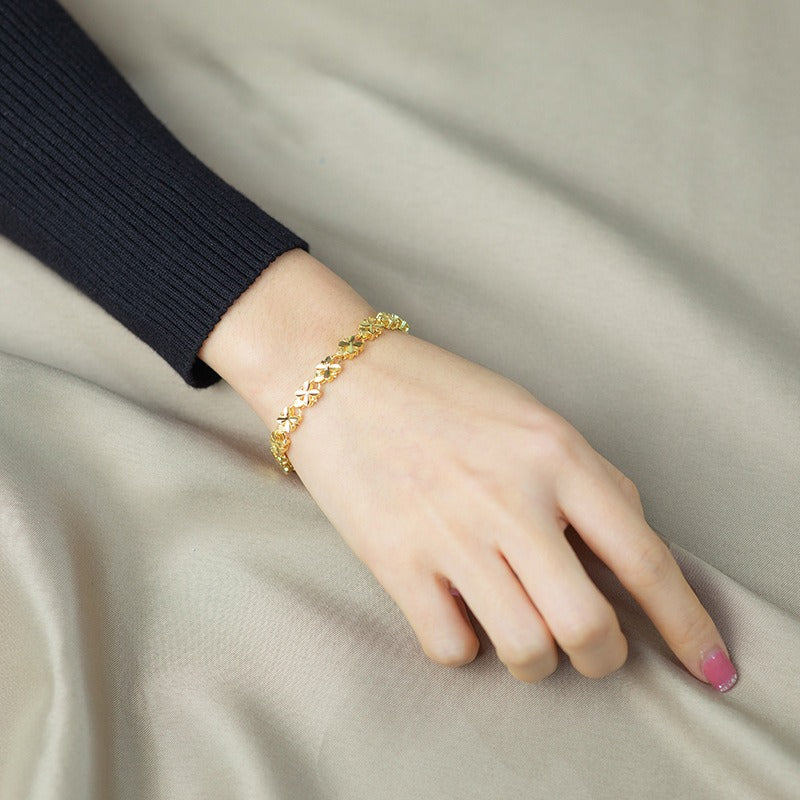 Edith – Pulsera Dorada con Motivo de Margarita