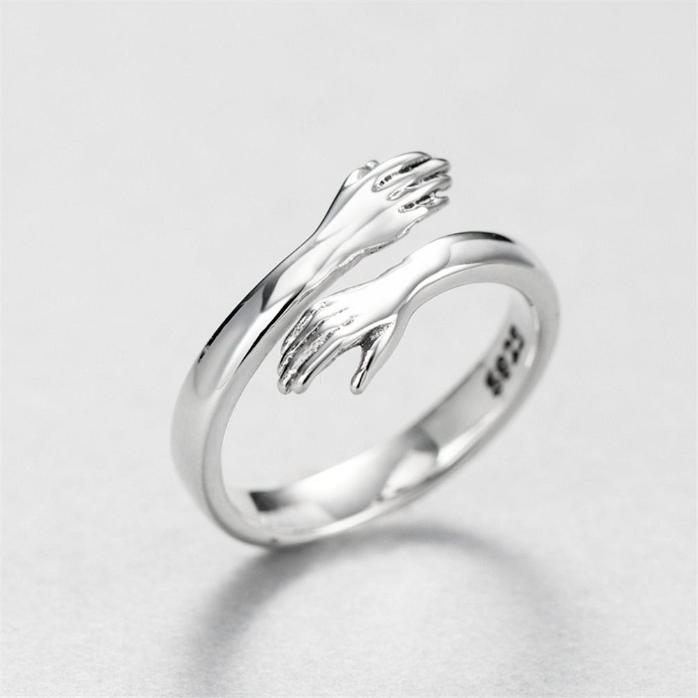 Ciara – Anillo Enlazado Ajustable en Plata