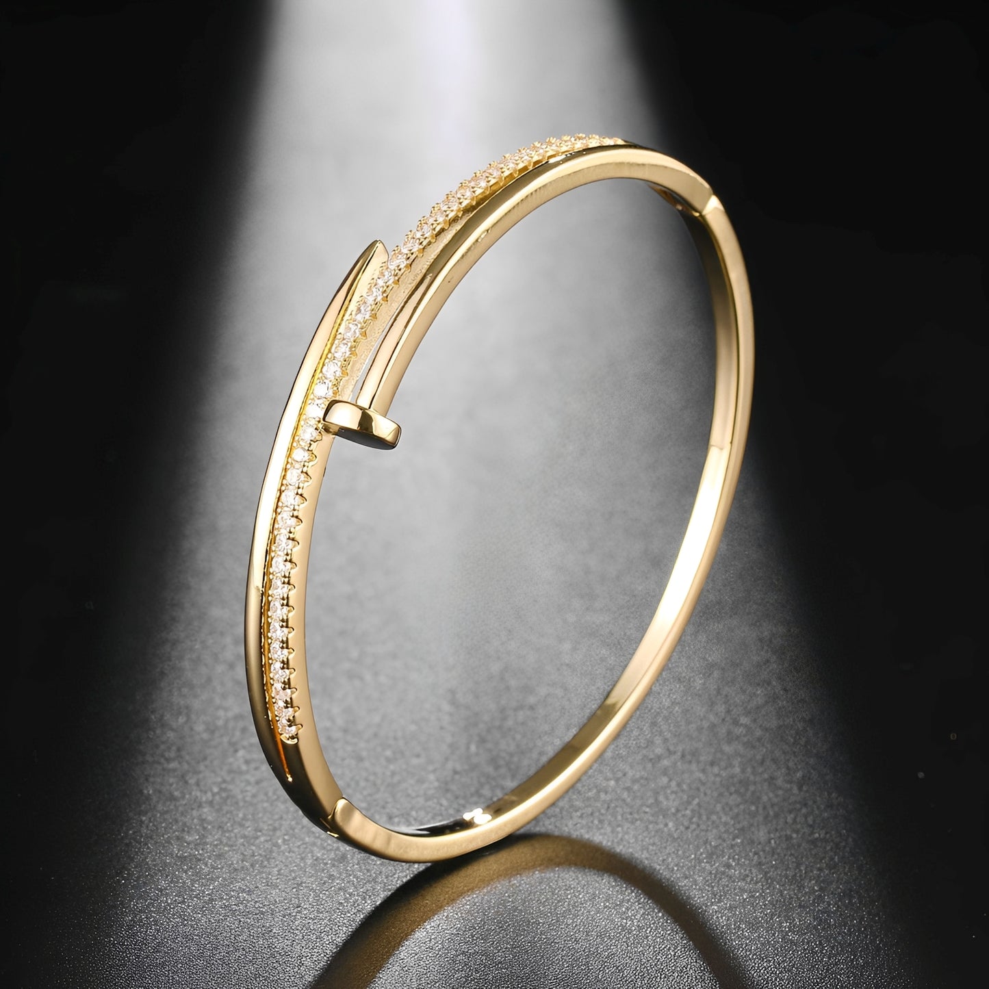 Victoria – Pulsera Clavo Exquisita