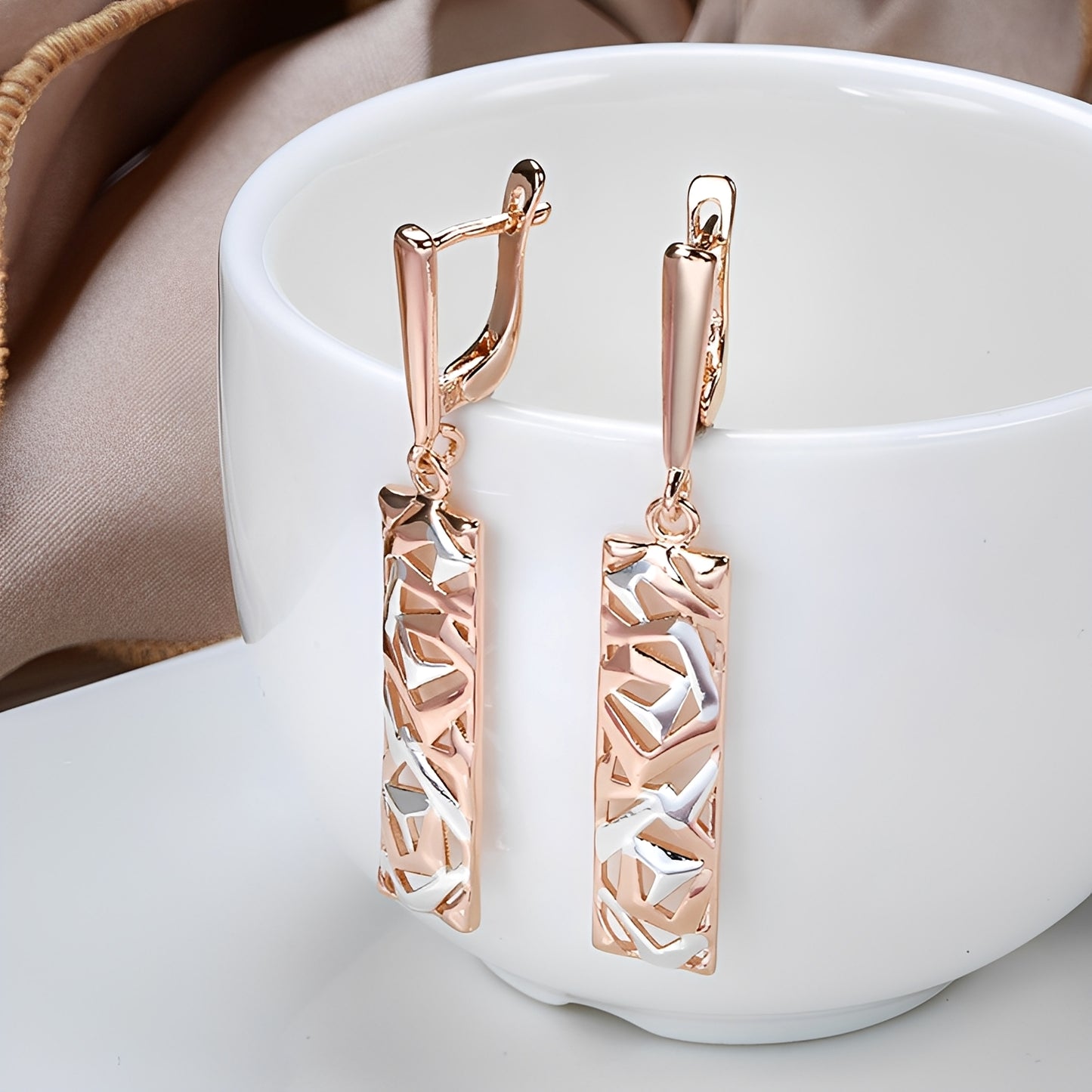 Simone – Pendientes Rectangulares Elegantes en Oro y Plata