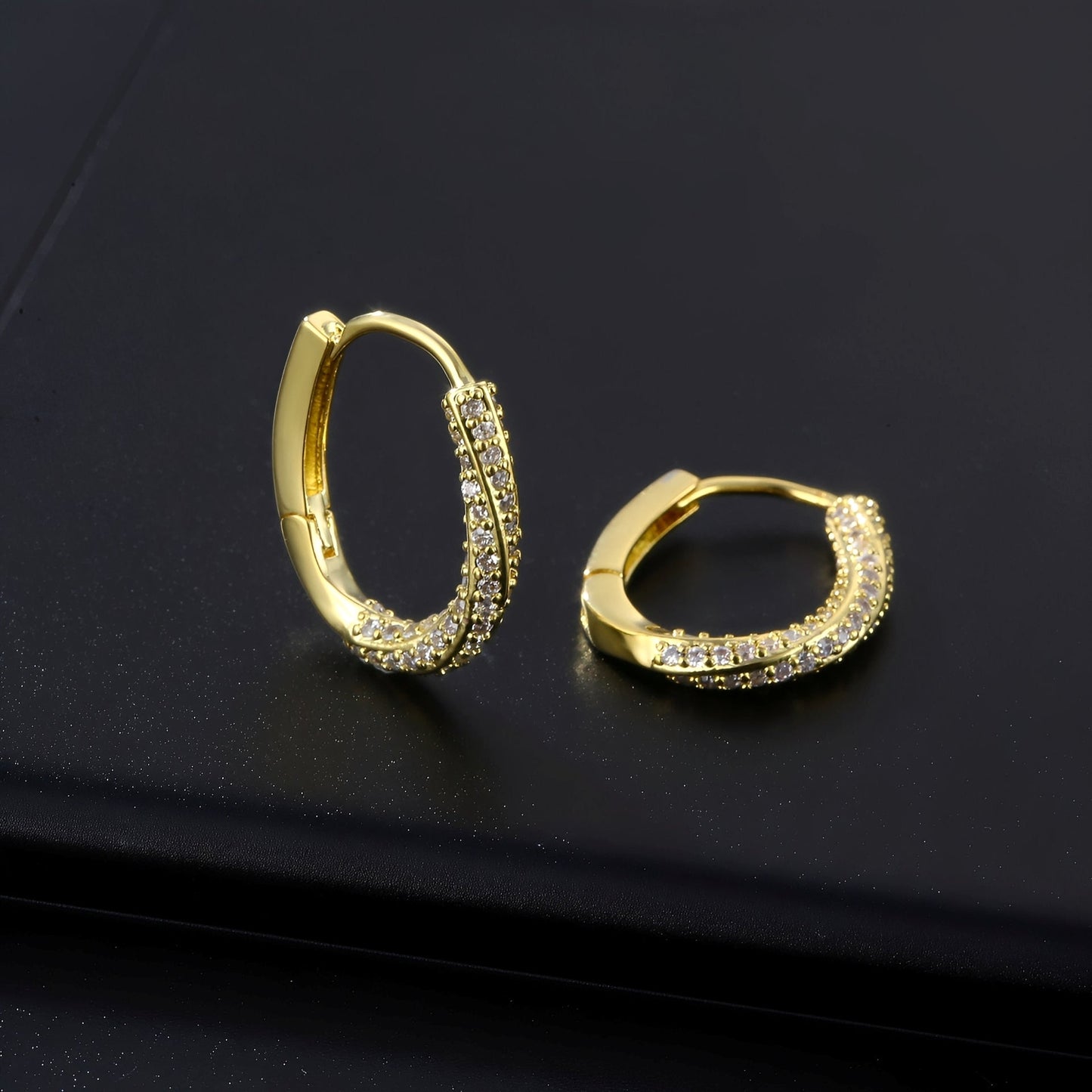 Jiya – Aretes de Oro Brillante Irregulares